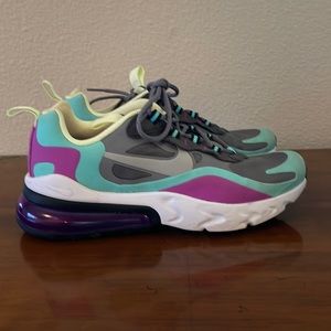 Nike Air Max 270 React Gunsmoke Aurora (GS) size 5Y